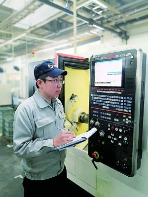 許建柱 以智能系統(tǒng)守護(hù)口罩生產(chǎn)線，創(chuàng)新支付結(jié)算助力不斷供